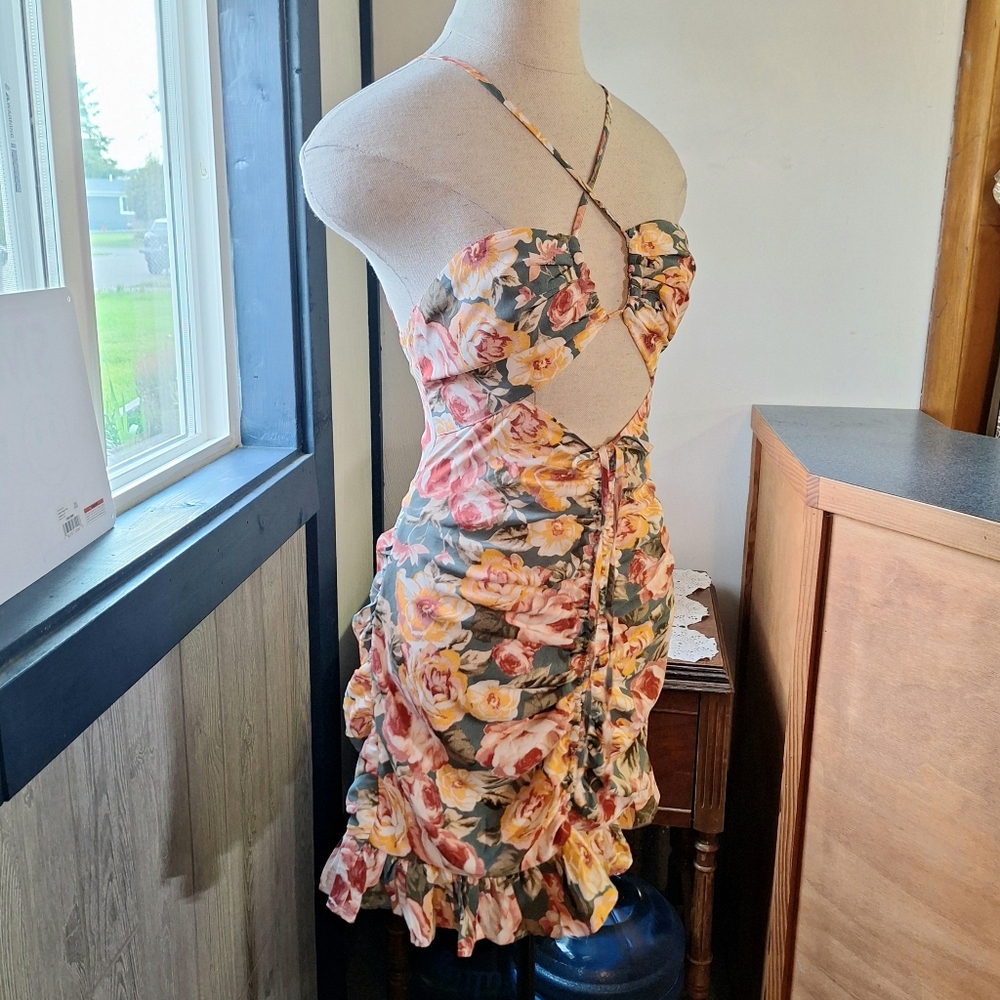 Hello Molly "Ruffled Cut-out" Floral Mini Dress, Size 6, NWOT - Picture 9 of 16